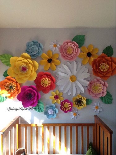 Идеи объемных цветов из бумаги на стену